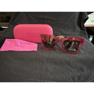 TOUS Sunglasses with Pink Case and Cloth